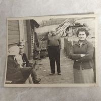 Фотография. История СССР в лицах. Где-то в родных краях. Дома...