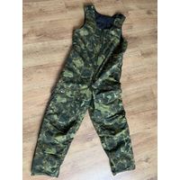 НОВЫЙ  УТЕПЛЁННЫЙ комбез в камуфляже в размере 54-4 фирмы " техноавиа"-выдавался в 1995г. уже белорусским пилотом .