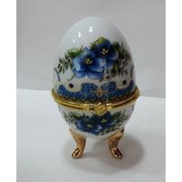 Фарфоровое пасхальное яйцо - шкатулка. Высота 10 см. Европа.