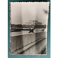 Фото на набережной Свислочи. Минск 1950-е. 8х11 см.