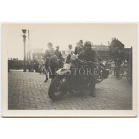 Военнослужащий Люфтваффе на американском мотоцикле Harley Davidson 1943 WLC