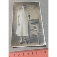 Девушка. Витебск. 1930-е годы. 8х13,5 см.