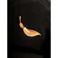 Брошь листок