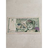 100 байса Оман.