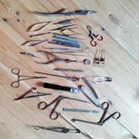 Медицинские инструменты, ножнички щипцы и прочее