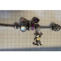 Серебряный браслет 925 пробы с шармами .   Вес 24.4 грамма