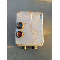 Магнитный пускатель с тепловым реле в металлическом корпусе.