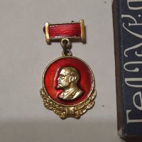 Значок-медаль Ленин. СССР.