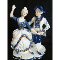СТАТУЭТКА "ТАНЦУЮЩАЯ ПАРА". Фарфор, кобальт. С РУБЛЯ.