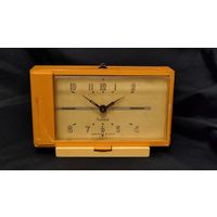 Редкие часы будильник Витязь с подсветкой