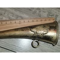 Охотничий рожок с изображением головы кабана, длина 20 см., некомплектный.