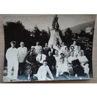 Фото групповое на курорте в Пятигорске. 1930-е г. 10.5х15.5 см.
