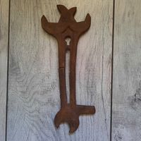 Старинный гаечный ключ