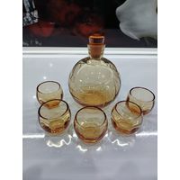 С 1 рубля!!! Оригинальный коньячный набор "футбольный мяч". Карамельного цвета стекло. Все предметы - неваляшки.1960-е г.