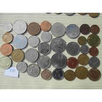 35 иностранных монет лот 683