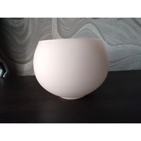 Плафон, высота 10см,ширина 12см, отверстие под патрон 5 см