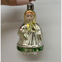 Елочная игрушка Девочка с цветами СССР
