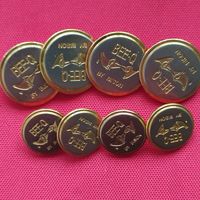 Коллекция винтажных пуговиц: в данном случае 8 штук, красивых и супер интересных золотистых пуговиц..для филобутонистов