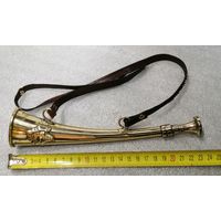 Классический, европейский охотничий горн, рожок с кабаном и ремешком. 15.