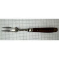 Вилка. Старенькая. Ручка, деревянные накладки.