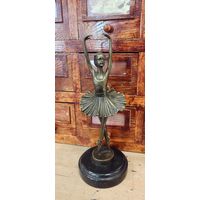 Балерина бронзовая, Европа