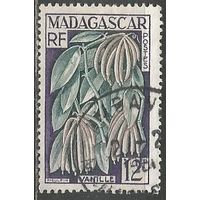 Французский Мадагаскар. Ваниль плосколистая. 1957г. Mi#438.