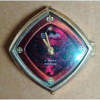 Винтажные наручные часы слава 17 камней в необычном корпусе сделано в СССР экспортный вариант  , корпус Au, заводятся идут , То не проводилось , крепления для ремешка отломаны .