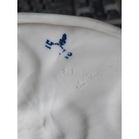 Статуэтка гуси в траве