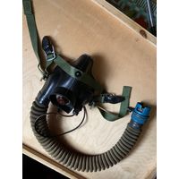 Очень редкая разновидность "КМ-32"-только для мягкого шлема, и в полнейшей комплектации, не для "ЗШ-3"-безкрепления затылочной части, маска для пилотов ВТА и возможно, ГА.