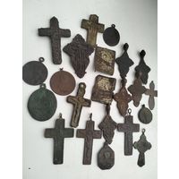 Хороший лот крестиков и другое.