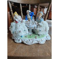 Статуэтка фарфоровая "Чаепитие"