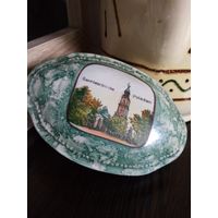 Шкатулка фарфоровая.