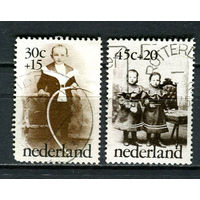 Нидерланды - 1974 - Дети - 2 марки. Гашеные.  (Лот 15JB)-TG3P56