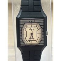 Винтажные часы Луч кварц 2356 CCCP квадратные vintage 1980s