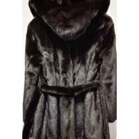 НОРКОВАЯ ШУБА С КАПЮШОНОМ. РАЗМЕР - 46. ДЛИНА - 80 СМ
