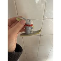 Заяц на лыжах фарфор
