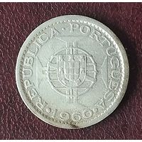 Серебро 0.650! Мозамбик 5 эскудо, 1960