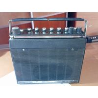 Радиоприемник " УРАЛ - АВТО - 2 " .
