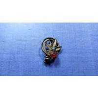 Брошь с камнями.