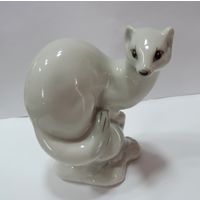 Статуэтка фарфоровая "Куница" 60-е годы Украина. Высота 12 см.