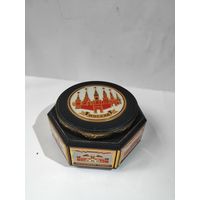 Шкатулка музыкальная.