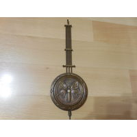 Старый маятник от настенных часов.