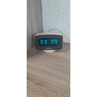 С рубля! Ламповые , электронные , часы времён СССР , работают.
