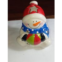 Фарфоровая статуэтка - фанарик Снеговик . С рубля !