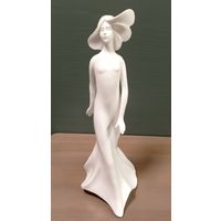 Статуэтка фарфоровая, "Задумчивая", Royal Doulton, Англия
