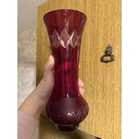 Хрустальная рубиновая ваза