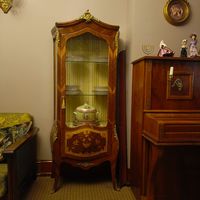 Витрины антикварные
