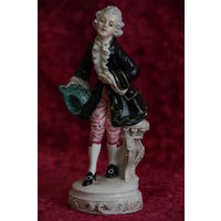 Статуэтка фарфоровая 15 см