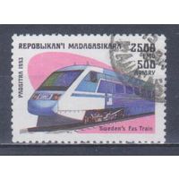 [1655] Мадагаскар 1993. Железная дорога.Поезда,локомотивы. Высокий номинал.Концовка серии. Гашеная.марка.