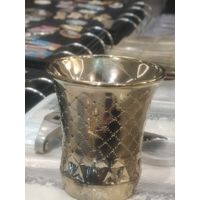 Винтажная чашка из кофейного стекла.